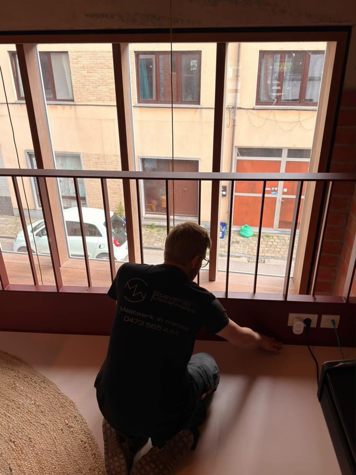 Montage van een stalen balustrade